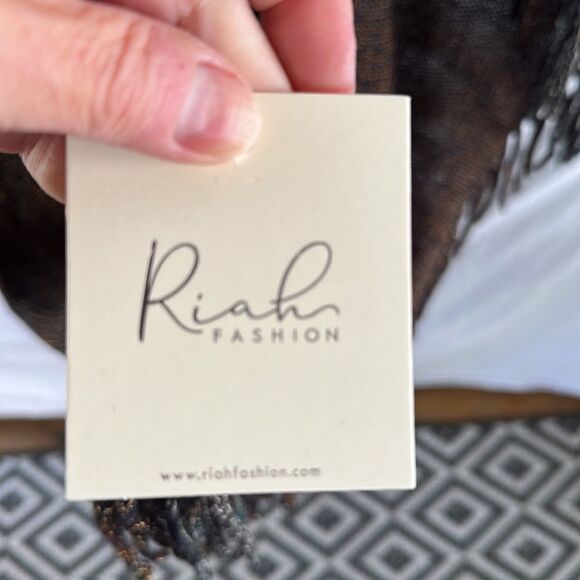 Cozychic Lite poncho - Picture 2 of 4